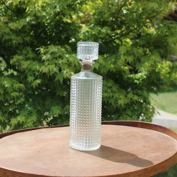 Vintage Diamond Point Glass Decanter โ Clear Pressed Glass with Stopper โ 11.75" - Picture 1 of 10